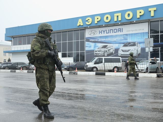 Вооруженные люди в аэропорту Симферополя. 28.02.2014