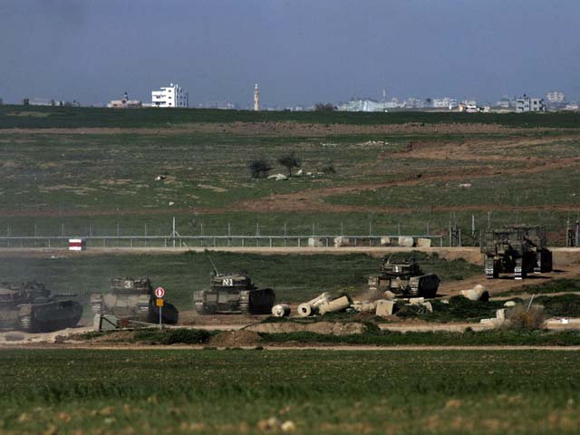Израильские танки на границе сектора Газы. Январь 2009 года