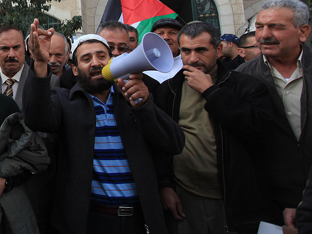 Демонстрация в Рамалле: за Аббаса, против США