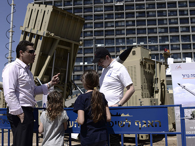 День науки в Израиле: перед муниципалитетом Тель-Авива установлен "Железный купол"