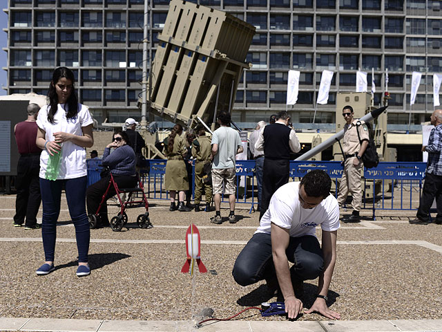 День науки в Израиле: перед муниципалитетом Тель-Авива установлен "Железный купол"