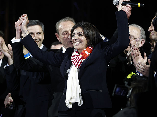 Новым мэром Парижа впервые за историю города стала женщина, 54-летняя социалистка Анн Идальго