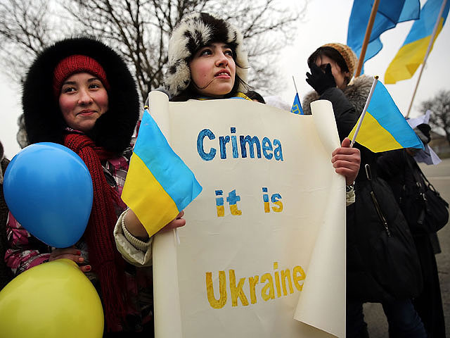 Демонстрация в Симферополе сторонников сохранения Крыма в составе Украины