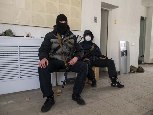 Луганск, в здании СБУ после захвата. 7 апреля 2014 года