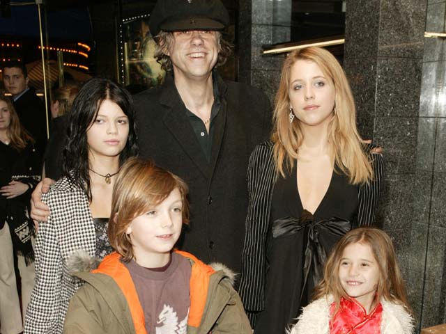 Боб Гелдоф с детьми в 2003 году