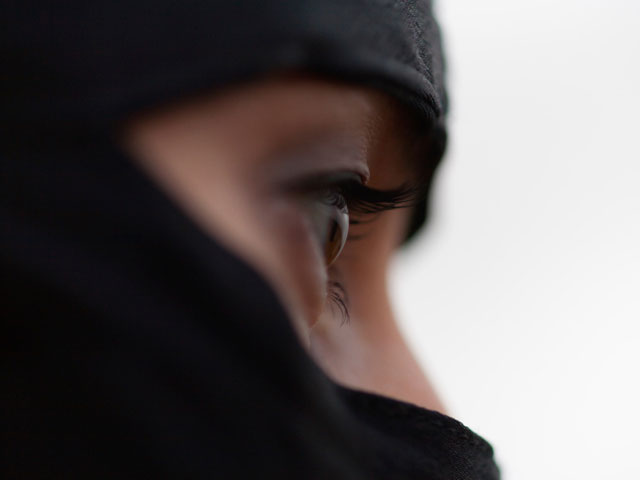 Канун "брачного сезона" в Тунисе: сколько стоит восстановить девственность