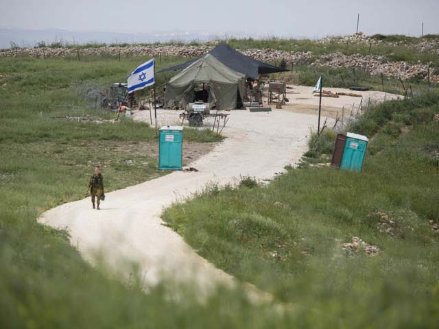 Пост израильской армии около поселка Ицхар