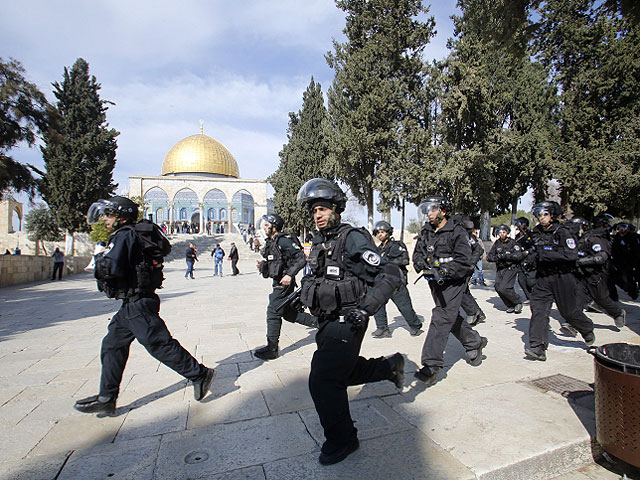 Беспорядки на Храмовой горе, ранен полицейский