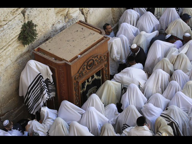 Тысячи евреев у стены плача: благословение коэнов 17 апреля 2014 года