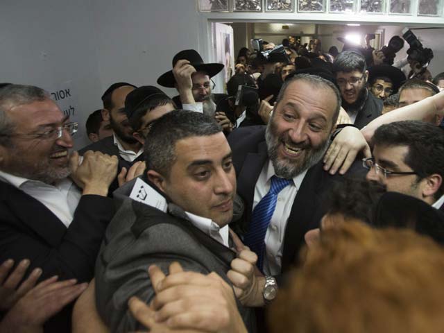 Арье Дери после оглашения результатов выборов в Бейт-Шемеше