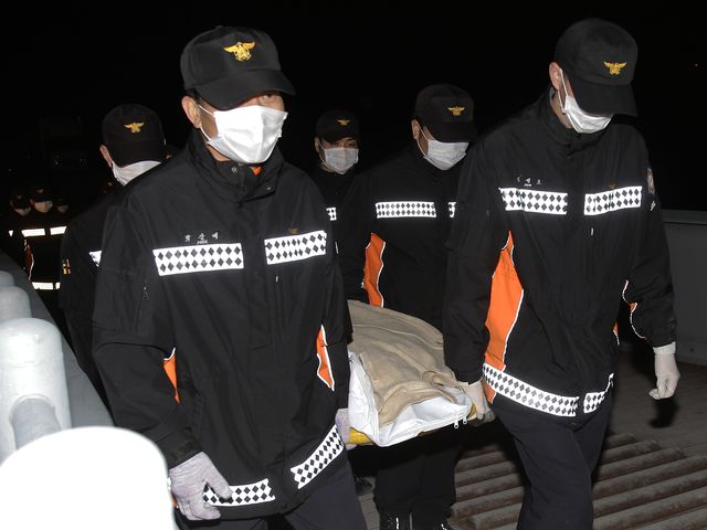 Уточненные данные: в результате крушения Sewol погибли не менее 33-х человек