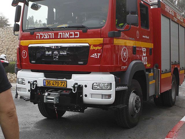 Нападение на пожарных в Бейт-Эле: ранены 2 человека