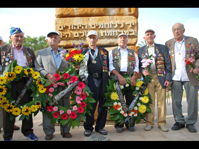 Возложение цветов у памятника воинам-евреям, павшим во Второй мировой войне. 7 мая 2014 г.