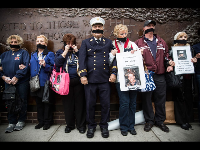 Протест родственников погибших против решения о хранении останков в музее 10 мая 2014 г.