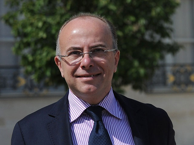 Глава МВД Франции Бернар Казенев