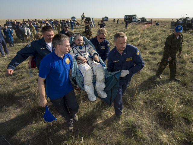 Российский космонавт Михаил Тюрин  после возвращения на Землю 14 мая 2014 года