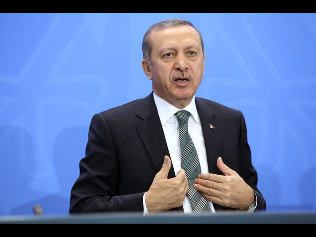 Эрдоган, прибывший в Сому, ударил манифестанта