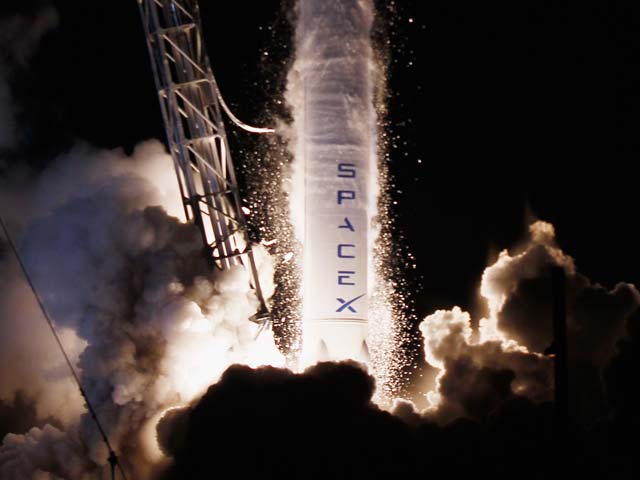 Старт ракеты Falcon 9 (SpaceX)