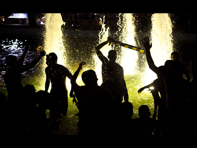 Празднование победы "Маккаби" на площади Рабина в Тель-Авиве