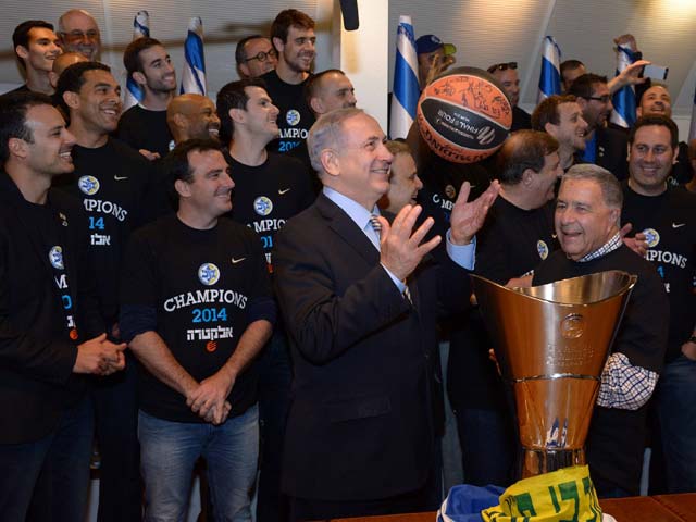 Биньямин Нетаниягу поздравляет команду "Маккаби" (Тель-Авив)