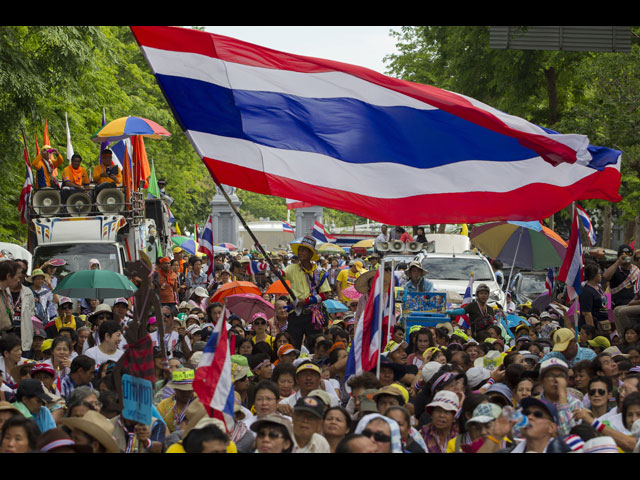 В Таиланде введено военное положение, демонстрации ограничены  