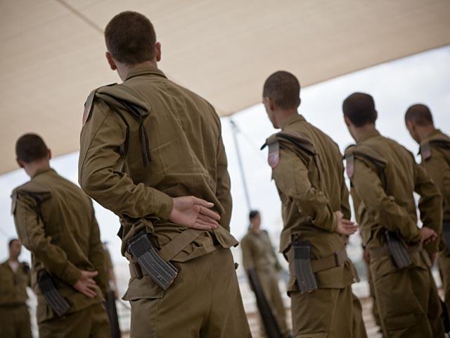 Тысячи военнослужащих ЦАХАЛа встали на защиту солдата, направившего автомат на араба