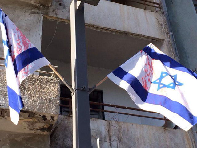 В Яффо осквернены израильские флаги