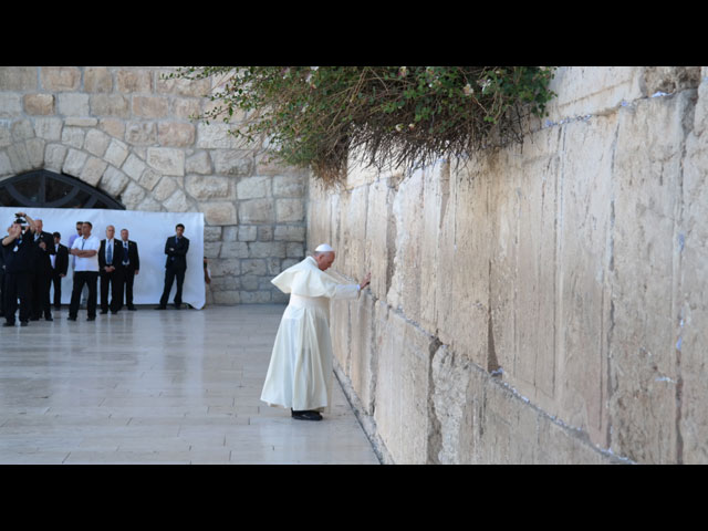 Папа Римский Франциск у Стены Плача 26 мая 2014 года