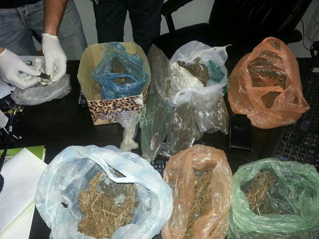 Полицейская ищейка нашла наркотики в собачьем вольере