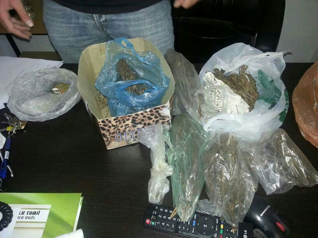 Полицейская ищейка нашла наркотики в собачьем вольере