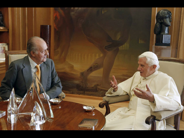 Хуан Карлос и Бенедикт XVI в 2011 году