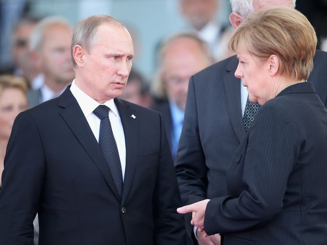 Президент Российской Федерации Владимир Путин с канцлером Германии Ангелой Меркель