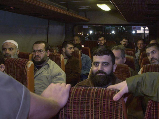 Транспортировка освобожденных террористов. 29 января 2004 года