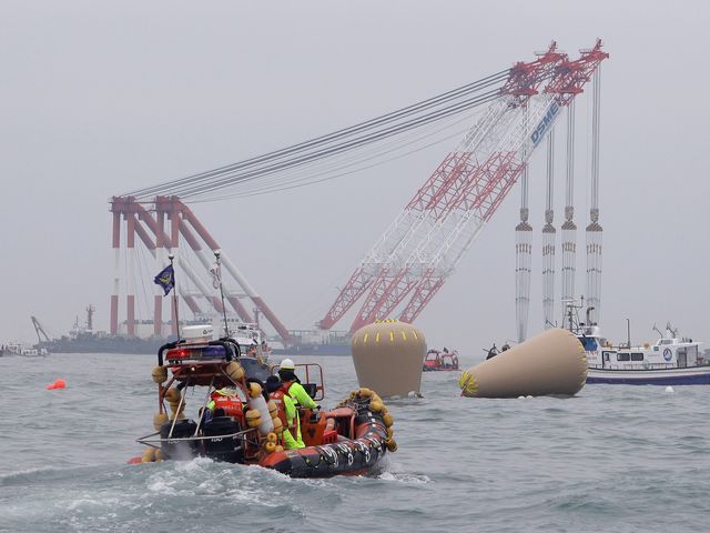 Прервана поисковая операция на месте крушения судна Sewol