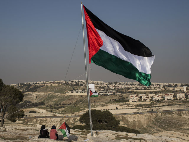 62% опрошенных верят в то, что на этот раз примирение ФАТХ и ХАМАС окончательно. 34% придерживаются противоположного мнения. При этом в секторе Газы "оптимистов" &#8211; 74%, а на Западном берегу &#8211; 54%.