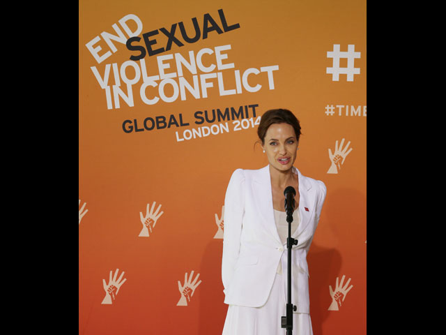 Анджелина Джоли на саммите 10 июня 2014 года