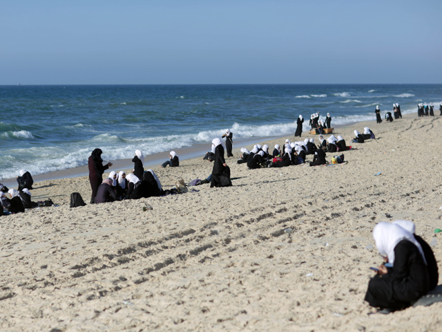 Половина пляжей сектора Газы закрыты из-за загрязнения моря сточными водами