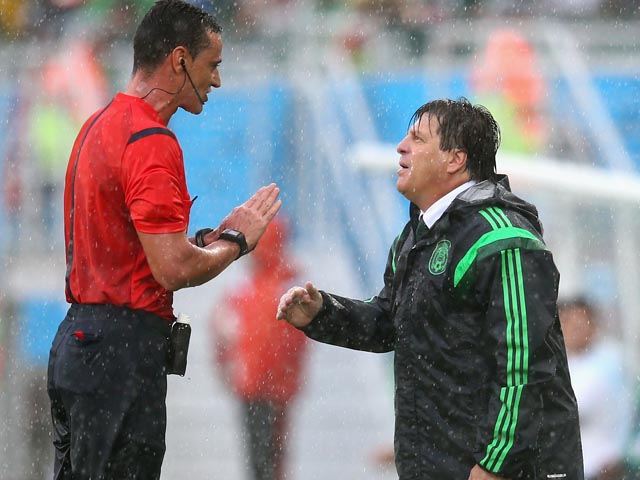 Под проливным дождем мексиканцы победили сборную Камеруна 