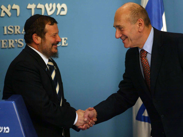 Ури Луполянски и Эхуд Ольмерт на пресс-коференции в Иерусалиме 14 апреля 2010 года