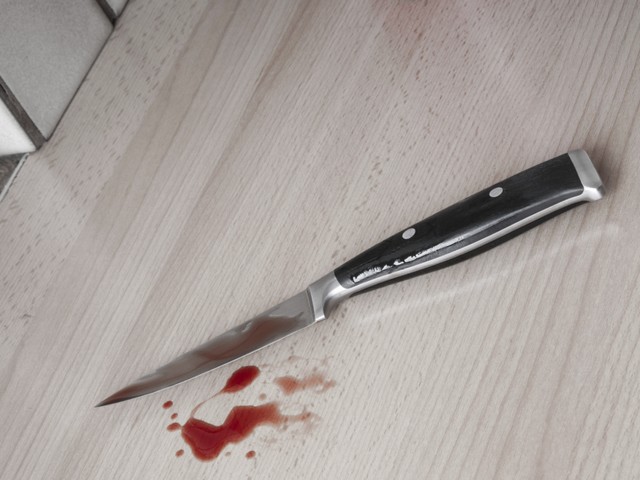 Житель Бат-Яма ударил ножом жену. Женщина в тяжелом состоянии