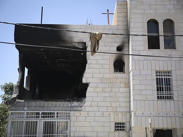 Дом семьи Амара Абу Аиша, частично разрушенный израильскими военными в ночь на 1 июля 2014 года
