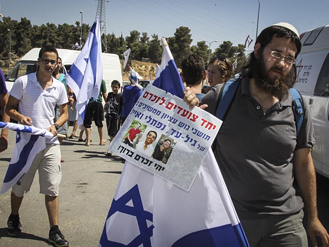 На въезде в Иерусалим возник стихийный митинг в поддержку семей погибших