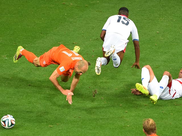 Голландцы в серии послематчевых пенальти обыграли команду Коста-Рики