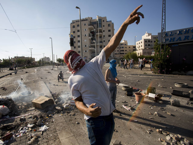 Беспорядки в Иерусалиме, арабы забросали камнями полицейских в Шуафате  