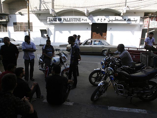 Профсоюз госслужащих в секторе Газы угрожает правительству забастовкой