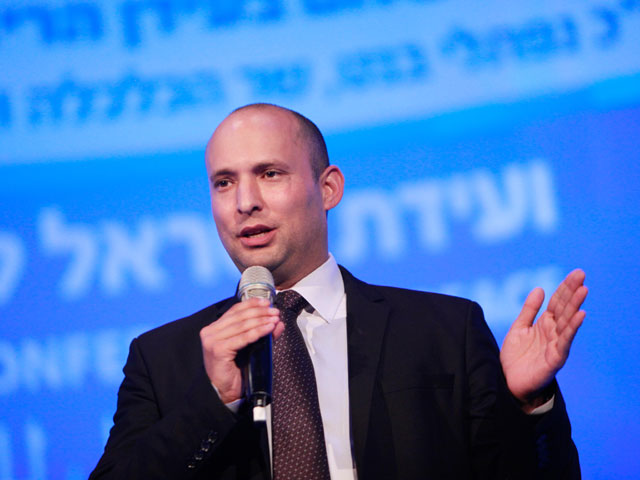 Нафтали Беннет во время выступления на "Всеизраильской мирной конференции" 8 июля 2014 года