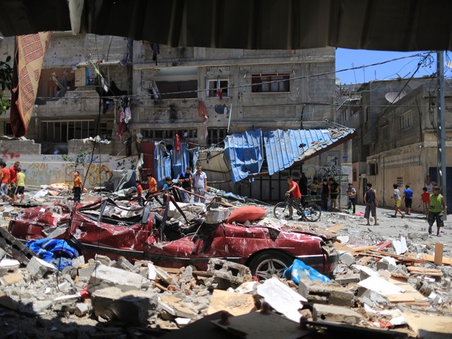 После удара ВВС ЦАХАЛа по цели в городе Газа. 10 июля 2014 г.