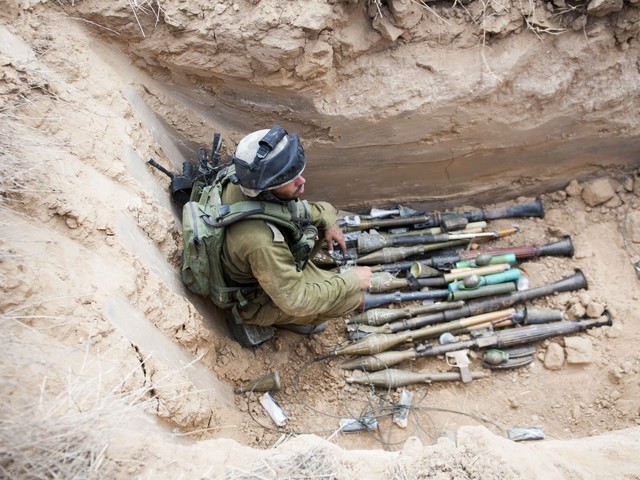 Оружие, обнаруженное в одном из тоннелей террористов в секторе Газы. 17 июля 2014 г.