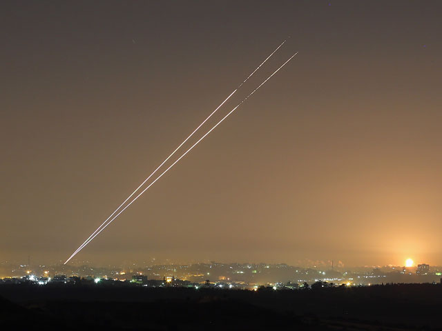 Ночью ракетным обстрелам подверглись районы Шаар а-Негев и Эшколь  
