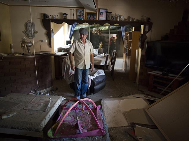 Место попадания в жилой дом в Йегуде. 22 июля 2014 года